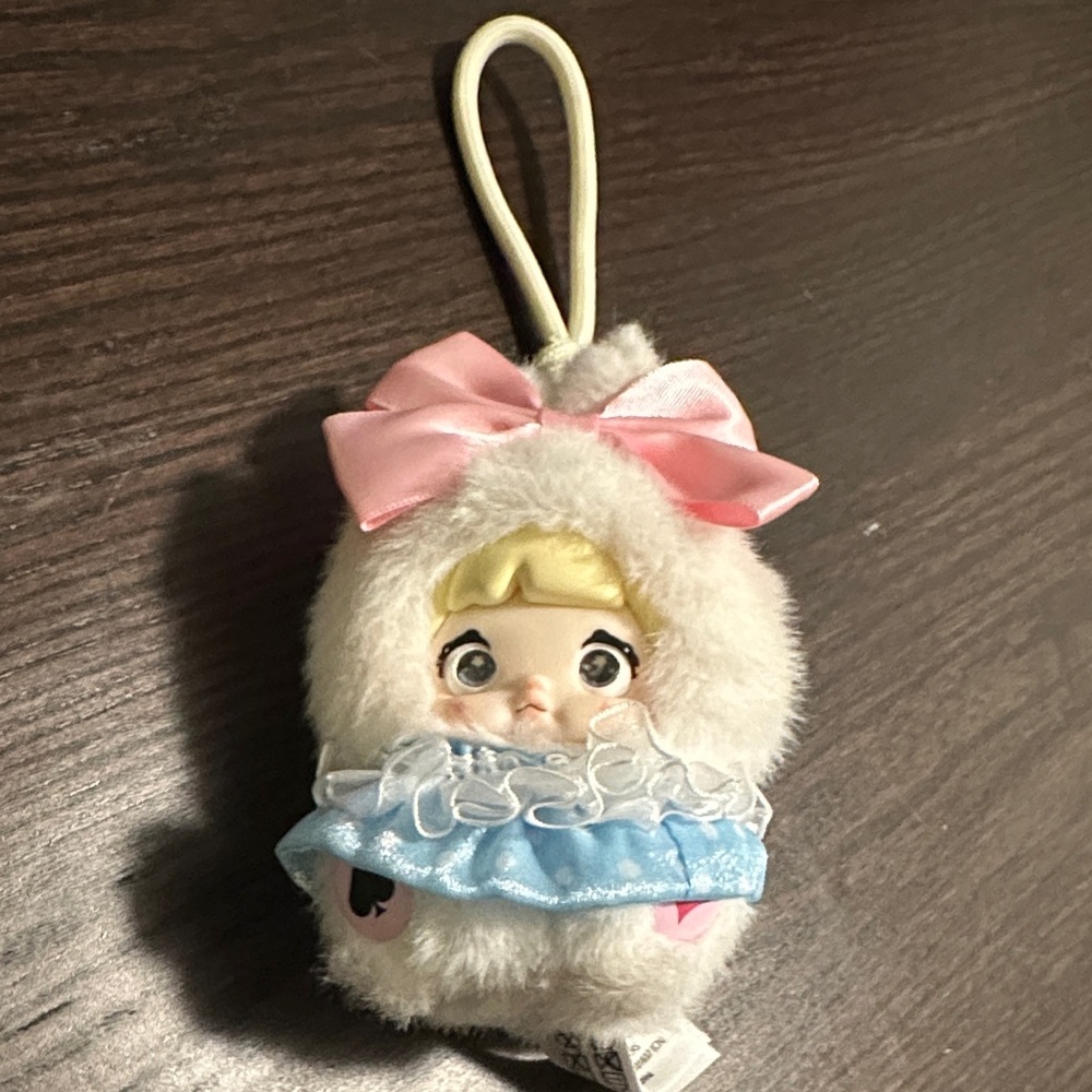 Nommi, Hope in the rabbit hole, fairytale town